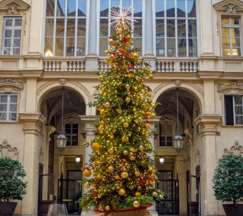 The Magic of a Pink Christmas Tree for Your Holiday Décor